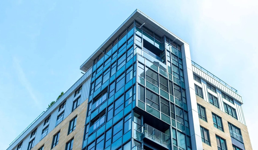 Immeuble à logements ou condos.